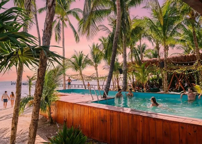 Mayan Monkey Isla Mujeres - Social Hotel (Adults Only)